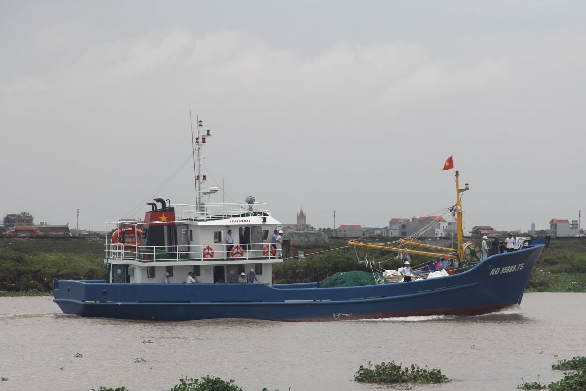 Công ty TNHH MTV Đóng tàu Thịnh Long tiến hành bàn giao tàu cá lưới rê SLR27A(TL26) cho chủ đầu tư Công ty TNHH Khai thác hải sản Bình Minh.