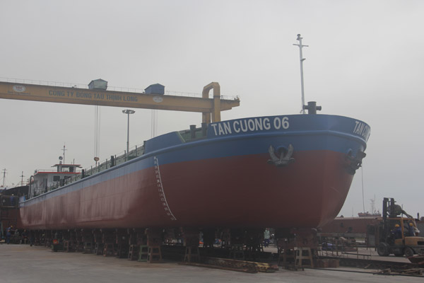 Sáng ngày 15/12/2015 tại triền 6500DWT công ty TNHH MTV Đóng tàu Thịnh Long hạ thủy tàu TANCUONG 06 -  trong seri loạt tàu chở hàng 1285T